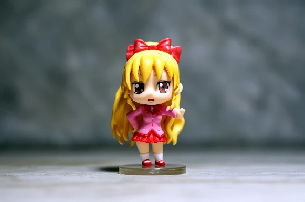 Classic Gradient Resin Figure